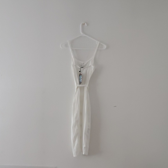 Medium White Body framing dress - Picture 2 of 3